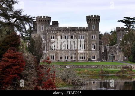 Schloss in Co Wexford, Irland. Johnstown Castle ist eine mittelalterliche Burg. Stockfoto