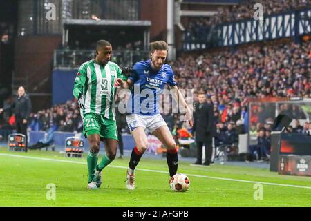 November 30. Glasgow, Großbritannien. Die Rangers spielen Aris Limassol aus Zypern in der Gruppe C der UEFA Europa League im Ibrox Stadium in Glasgow, Schottland. Ein Sieg für die Rangers würde sie bis in die K.-Out-Stadien der Liga bringen. Anfang des 23. Oktober spielte Aris Limassol in Zypern als Rangers, als Limassol mit 2:1 gewann. Dieses Spiel ist für beide Teams wichtig. Quelle: Findlay/Alamy Live News Stockfoto