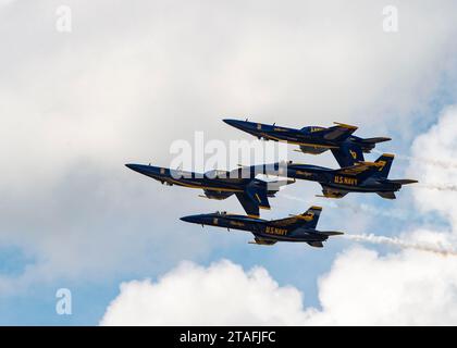 Das Team der US Navy Blue Angels tritt am 24. Juni 2023 auf der New York Air Show in Montgomery, New York auf, Foto von Cardona Gonzalez Stockfoto