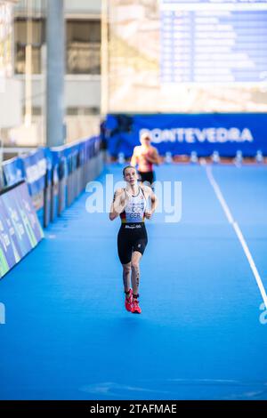 Annika Koch nahm an der Triathlon-Weltmeisterschaft 2023 in Pontevedra Teil. Stockfoto