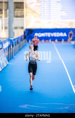 Annika Koch nahm an der Triathlon-Weltmeisterschaft 2023 in Pontevedra Teil. Stockfoto