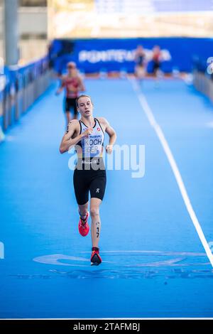 Annika Koch nahm an der Triathlon-Weltmeisterschaft 2023 in Pontevedra Teil. Stockfoto