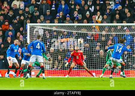 November 30. Glasgow, Großbritannien. Die Rangers spielen Aris Limassol aus Zypern in der Gruppe C der UEFA Europa League im Ibrox Stadium in Glasgow, Schottland. Ein Sieg für die Rangers würde sie bis in die K.-Out-Stadien der Liga bringen. Anfang des 23. Oktober spielte Aris Limassol in Zypern als Rangers, als Limassol mit 2:1 gewann. Dieses Spiel ist für beide Teams wichtig. Quelle: Findlay/Alamy Live News Stockfoto