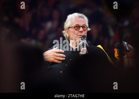 SAO PAULO, BRASILIEN - NOVEMBER 30: Regisseur George Miller spricht während der Comic-Con Experience (CCXP) 2023 auf der Sao Paulo Expo am 30. November 2023 in Sao Paulo, Brasilien, über seinen nächsten Film Furiosa. (Foto: Leandro Bernardes/PxImages) Credit: PX Images/Alamy Live News Stockfoto