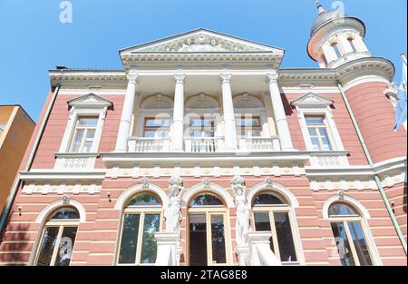 Das Olympische Museum von Sarajevo, das in einem wiederaufgebauten Gebäude aus der österreichisch-ungarischen Ära untergebracht ist Stockfoto