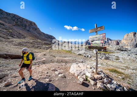 Wandern auf Alta über 1 Route in der Nähe des Rifugio Lagazuoi, Badia, Italien Stockfoto