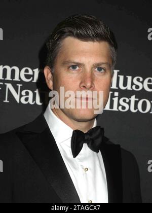 30. November 2023, New York, New York, USA: COLIN JOST auf dem roten Teppich zu sehen, der für die Historyâ jährliche Veranstaltung des â€˜Museum Galaâ€™ im Jahr 2023 vom American Museum of Natural gezeigt wird. (Kreditbild: © Nancy Kaszerman/ZUMA Press Wire) NUR REDAKTIONELLE VERWENDUNG! Nicht für kommerzielle ZWECKE! Stockfoto