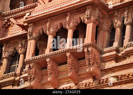 Außenansicht des Govind Dev Ji Temple, Vrindavan, Uttar Pradesh, Indien Stockfoto