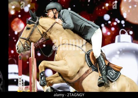 Solna, Stockholm, Schweden. November 2023 30. Schwedens PEDER FREDRICSON mit dem Pferd SV Vroom de La Pomme Z während der Sweden International Horse Show Int. Willkommenswettbewerb in der Friends Arena. (Kreditbild: © Johan Dali/ZUMA Press Wire) NUR REDAKTIONELLE VERWENDUNG! Nicht für kommerzielle ZWECKE! Stockfoto