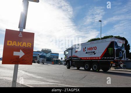 Barcelona, Espagne. November 2023 30. Scutineering & Vehicles Boarding für die Dakar 2024 am 30. November im Hafen von Barcelona, Spanien - Foto Frédéric Le Floc'h/DPPI Credit: DPPI Media/Alamy Live News Stockfoto