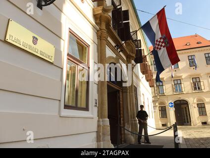 Zagreb, Kroatien - 18. August 2017: Kroatisches Regierungsgebäude (Vlada Republike Hrvatske) in Zagreb. Stockfoto