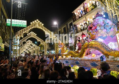 CHIANGMAI - 28. NOVEMBER 2023 : Parade am Loy Krathong oder Yee Peng Festival, das jährliche Festival, das am 28. November 2023 in Chiang-Mai stattfindet, Stockfoto