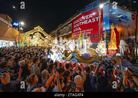 CHIANGMAI - 28. NOVEMBER 2023 : Parade am Loy Krathong oder Yee Peng Festival, das jährliche Festival, das am 28. November 2023 in Chiang-Mai stattfindet, Stockfoto