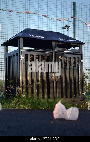 öffentliche Abfallbehälter Stockfoto