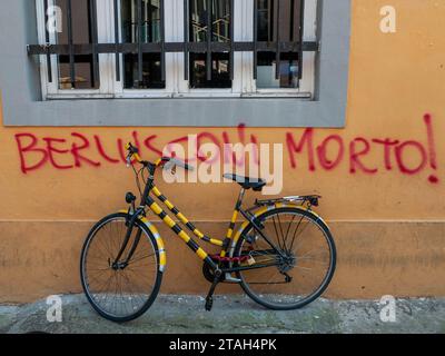 Aktivist Fahrrad gegen Korruptionsbekämpfung Graffiti in Lucca, Italien Stockfoto