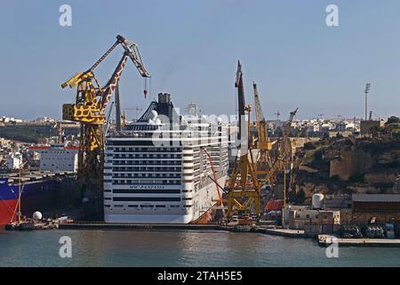 MSC-Kreuzfahrtschiff „Fantasia“ wird in Valetta, Malta, erneuert Stockfoto