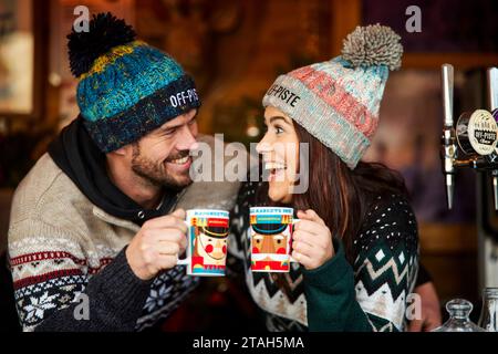 Offizielle Eröffnung der Manchester Christmas Markets in Piccadilly Gardens. Kyle und Abi von Off-Piste, Stockfoto