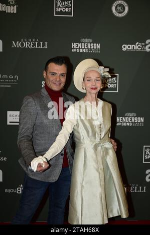 Dieter Padar und Britt Kanja bei der Strassenfeger Charity Aktion 2023 von Maximilian Seitz in der Mall von Berlin. Berlin, 30.11.2023 Stockfoto