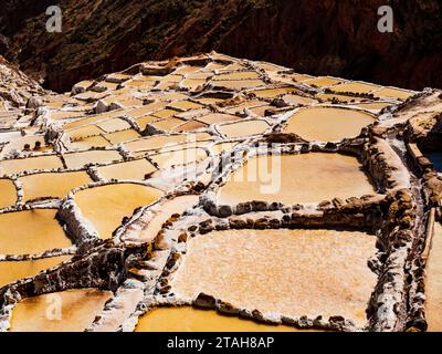 Bunte Salzteiche von Maras im heiligen Tal der Inkas, Region Cusco, Peru Stockfoto