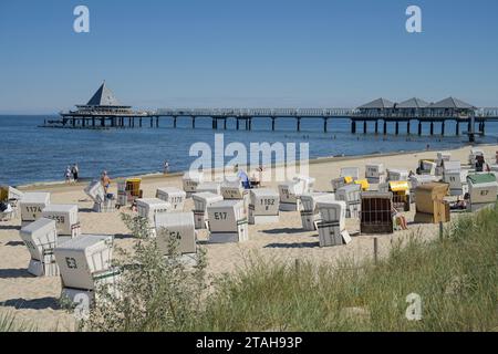 Ostsee, Strand, Strandkörbe, Seebrücke, Heringsdorf, Usedom, Mecklenburg-Vorpommern, Deutschland Stockfoto