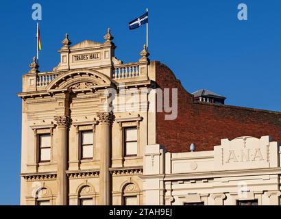 Ballarat Australien / Ballarats historisches Camp Street Streetscape. Hier sehen Sie das Ballarat Trades Hall-Gebäude aus dem Jahr 1888. Ballarat hat ein stolzes Hallo Stockfoto