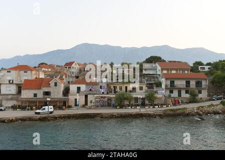 Sucuraj, Kroatien - August 2018: Hafen von Sucuraj auf der Insel Hvar, Kroatien Stockfoto