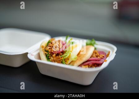 Bao Döner im Auto. Fastfood. Stockfoto