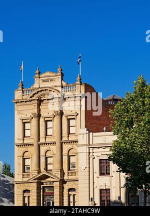 Ballarat Australien / Ballarats historisches Camp Street Streetscape. Hier sehen Sie das Ballarat Trades Hall-Gebäude aus dem Jahr 1888. Ballarat hat ein stolzes Hallo Stockfoto