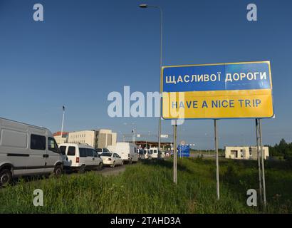 Hrushiv, Ukraine - 31. Mai 2017: Schild „Have a nice Trip“ am Hrushiv-Budomezh Kontrollpunkt an der Grenze zur Ukraine und Polen, etwa 60 km von der Stadt entfernt Stockfoto