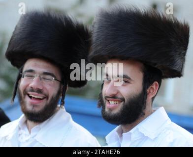 UMAN, UKRAINE - 20. SEPTEMBER 2009: Orthodoxe jüdische Pilger in Uman, Ukraine während der Feier Rosch Hashana, das jüdische Neujahr in Uman, Ukraine. Stockfoto