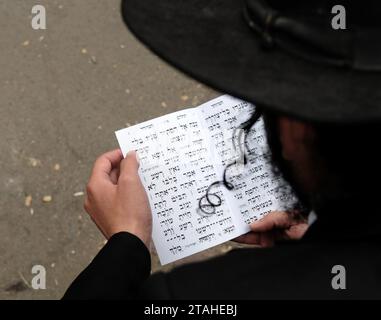 UMAN, UKRAINE - 20. SEPTEMBER 2009: Orthodoxe jüdische Pilger in Uman, Ukraine während der Feier Rosch Hashana, das jüdische Neujahr in Uman, Ukraine. Stockfoto