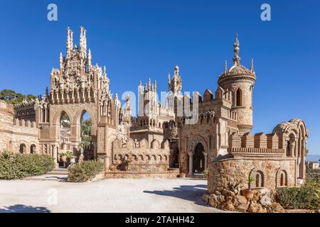 Benalmádena, Spanien - 25. November 2023: Castillo de Colomares, Denkmal in Form einer Burg, das dem Leben und den Abenteuern von Christoph C. gewidmet ist Stockfoto