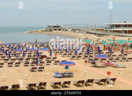 Cattolica, Italien - Juni 2009: Strand Cattolica, riviera Rimini, Emilia Romagna, Italien Stockfoto