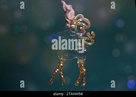 Figur eines Hirsches auf einem Weihnachtsbaum Stockfoto