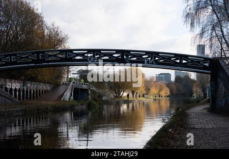 Birmingham Main Line Canal in der Nähe von Soho Wharf, Birmingham, West Midlands, England, Großbritannien Stockfoto