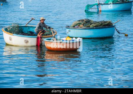 vietnamesische Korbboote in der Lagune Cu Mong, Phu Yen/Vietnam Stockfoto