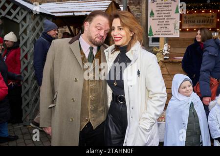 Alexander Fürst zu Schaumburg-Lippe und Mahkameh Fürstin zu Schaumburg-Lippe bei der Eröffnung des 20. Weihnachtszauber 2023 auf Schloss Bückeburg. Bückeburg, 30.11.2023 *** Alexander Prinz von Schaumburg Lippe und Mahkameh Prinzessin von Schaumburg Lippe bei der Eröffnung der 20 Weihnachtszauber 2023 auf Schloss Bückeburg, 30 11 2023 Foto:Xu.xStammx/xFuturexImagex weihnachtszauber 3113 Credit: Imago/Alamy Live News Stockfoto