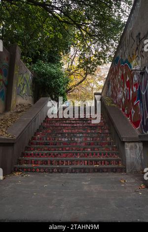 Kacheltreppen der kunstakademie in Tiflis, Georgien Stockfoto