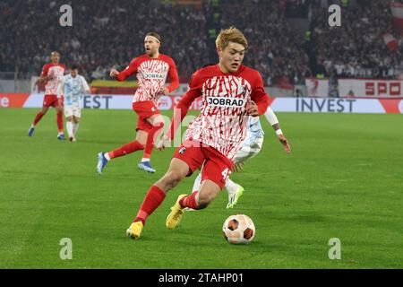 Freiburg, Deutschland. November 2023 30. Ritsu Doan (SC Freiburg) beim Spiel der Fussball-Europa-League - Gruppenphase: SC Freiburg vs Olympiakos Piräus Credit: dpa/Alamy Live News Stockfoto