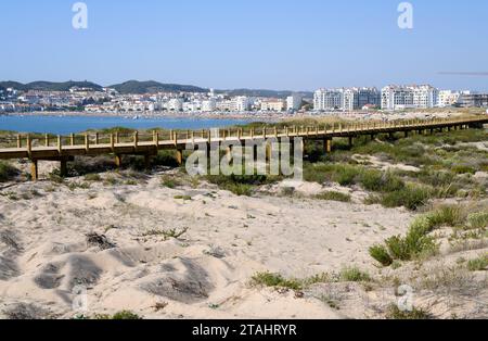 Panoramablick auf Sao Martinho do Porto. Alcobada, Leiria, Portugal. Stockfoto