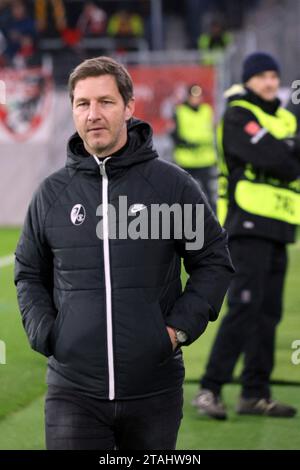 Freiburg, Deutschland. November 2023 30. Jochen Saier (Vorstand Sport SC Freiburg) beim Spiel der Fussball-Europa-League - Gruppenphase: SC Freiburg vs Olympiakos Piräus Credit: dpa/Alamy Live News Stockfoto