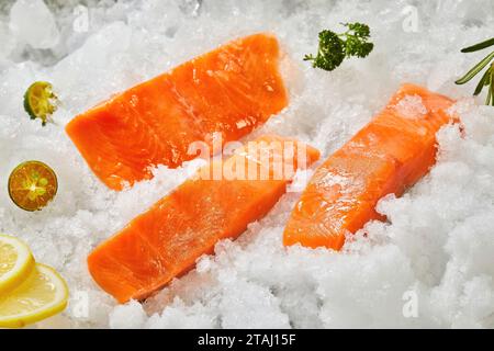 Wunderschöne Bilder von Lachs in Restaurants, geschnittener Lachs, Bilder von hoher Qualität Stockfoto