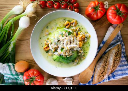 Ceviche mit Cockles und Avocado. Stockfoto