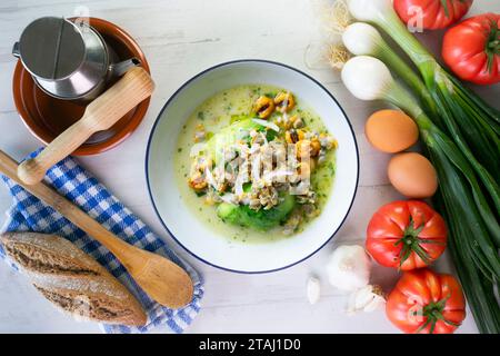 Ceviche mit Cockles und Avocado. Stockfoto