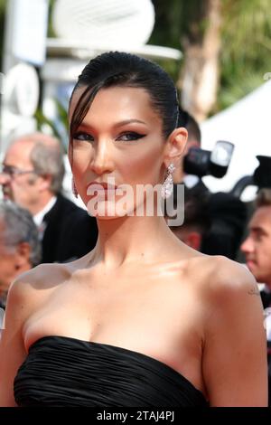 CANNES, FRANKREICH - 24. MAI: Bella Hadid nimmt an der Filmvorführung zum 75. Jahrestag von "The Innocent (L'Innocent)" während des 75. Jährlichen Cannes-Festivals Teil Stockfoto