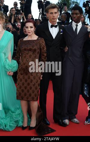 CANNES, FRANKREICH - 25. MAI: Austin Butler, Priscilla Presley, nimmt an der Vorführung von „Elvis“ während des 75. Jährlichen Filmfestivals in Cannes im Palais des Fe Teil Stockfoto