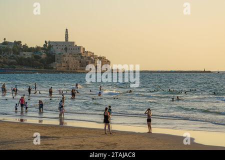 Malerischer Blick auf Jaffa Beach in Israel bei Sonnenuntergang Stockfoto