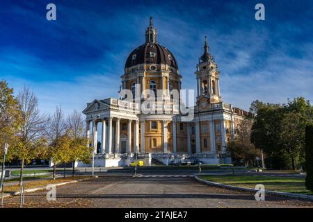 Blick auf die Basilika von Superga im Herbst (Piemont, Italien) Stockfoto