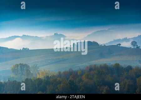 Ländliche Landschaft der Langhe, Piemont (Italien) Stockfoto