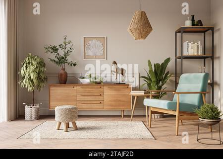 Gemütliches Zuhause in hellen Pastelltönen mit blauem Sessel, Sideboard aus Holz und schönem Dekor. Wandmodell Stockfoto